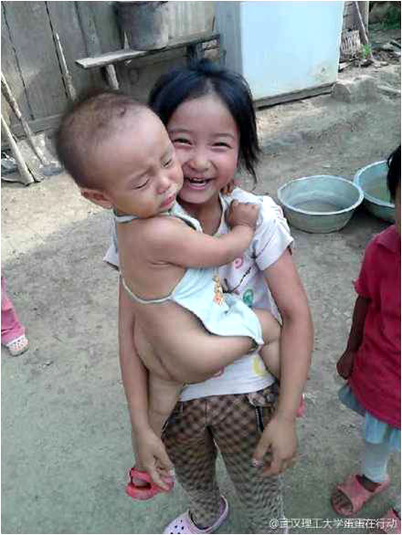 7��17�������������Єӡ��F���η�ꠌ�֧�̵ĺ��ӂ��M���˼��L�����o���ӂ���ȥ�˺��ε����һ��꠆T�f�����F(xi��n)�ڽK���˽⺢�ӂ�?y��u)�ʲô���t����߀�О�ʲô���С�С���֡���С�������@���ɽ·��ĺ��y�ߣ��еĺ����όWǰ߀���Ƚoţ��ݡ������D�ϵ�СŮ���mȻ���g����������ܵ��ѽ�ʮ�֋�����