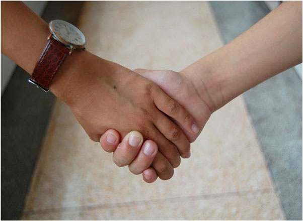 7��19�������ݾ���վһ������С�ҵ��к�Ҫ�x�_�ˣ��ѹ�ͬ��̎ʮ����ĺ��ӂ��͡�������꠆T��ʮ�ֲ������D��С�Һ�꠆T�o�յ��p����һ��꠆T����ӛ���������҂��֠����֣����B��������