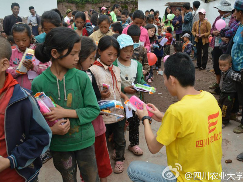 7��28������(j��ng)�v��2��(g��)��С�r(sh��)��ɽ·���Ĵ��r(n��ng)�I(y��)��W(xu��)����·ꖹ⡱�F(tu��n)�(du��)�I���Đ������Y���(du��)�T�ʹ���Ĺ�ͬŬ�����\(y��n)���˴���K���͵��˺��ӂ���������