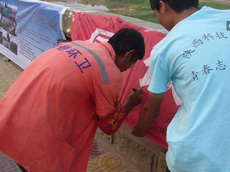 7��21��������Ƽ���W(xu��)���όW(xu��)Ժ��W(xu��)������F(tu��n)�(du��)�ڽ��¿hǧ�{��V��(ch��ng)�e�k��ͬo(w��)��ˮ�����o(h��)ĸ�H�ӡ����(d��ng)���D��һ���h(hu��n)�l(w��i)�����ڡ����o(h��)ĸ�H�ӡ��M���Ϻ���������