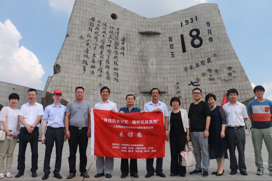 11�����磬����W(w��ng)�����߿���(zh��n)·�����L�F(tu��n)��(l��i)�����(y��ng)���š�һ�ˡ��o(j��)���^���^���L�����L�F(tu��n)�ɆT�ڡ��š�һ����׃�����v��ǰ��Ӱ����ꑼӽ� �z��