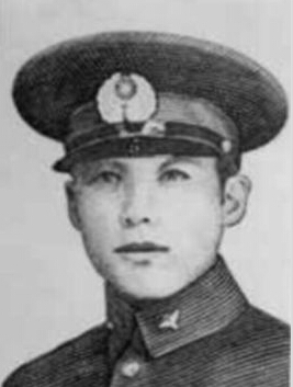 鐺��ģ�1916�꣭1937��8��17�գ����|�����(zh��n)������܊��5���մ���w�ІT�� ����һ�ˡ���׃�����܊����У���ڮ��I(y��)��1937��8��17�������ٵ������Zը�Ϻ����Ĵ�·��܊�܊˾��r�����ձ�܊�֮�����ړ������C��������鐺�����������딳����┵(sh��)ʮ���ձ�ʿ������������鐺��Ĳ������������w�ІT����֘�����������܊��֮�������һ�w�ӏ��Ԛ�ѳ����������������һ����������Ӣ����