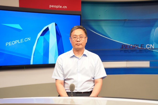 中國藝術(shù)研究院院長、黨委副書記周慶富做客人民網(wǎng)。張力洋攝