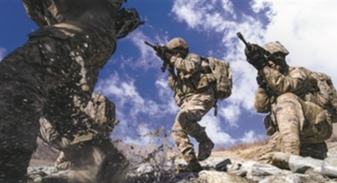 新疆軍區(qū)某團(tuán)組織班組戰(zhàn)術(shù)訓(xùn)練