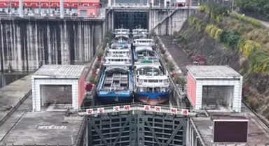 原來船舶也能坐電梯